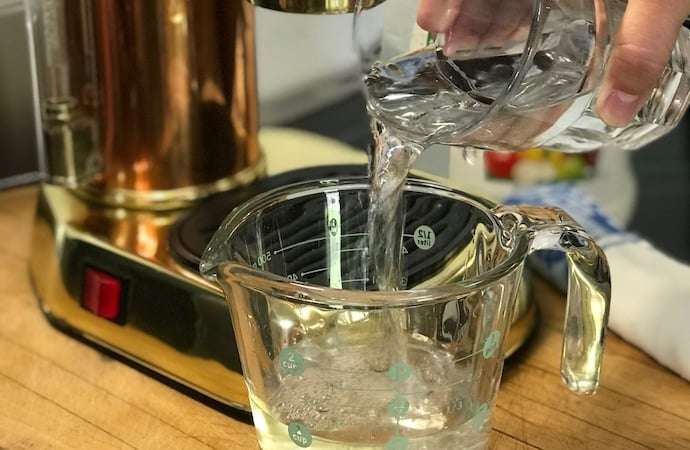 mix-vinegar-and-water-1-1
