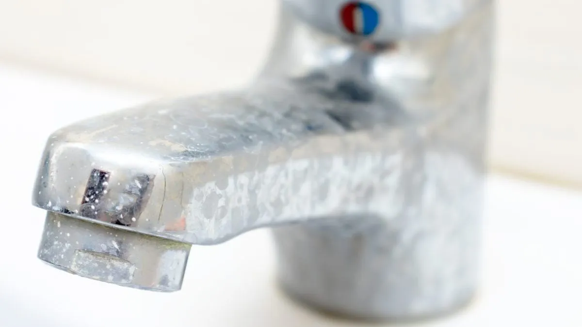 remove-limescale-e1680703171204