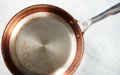 The Great Grease Showdown: How Coca-Cola, Vinegar, and Baking Soda Transform Your Pans from Grimy to Gleamy!